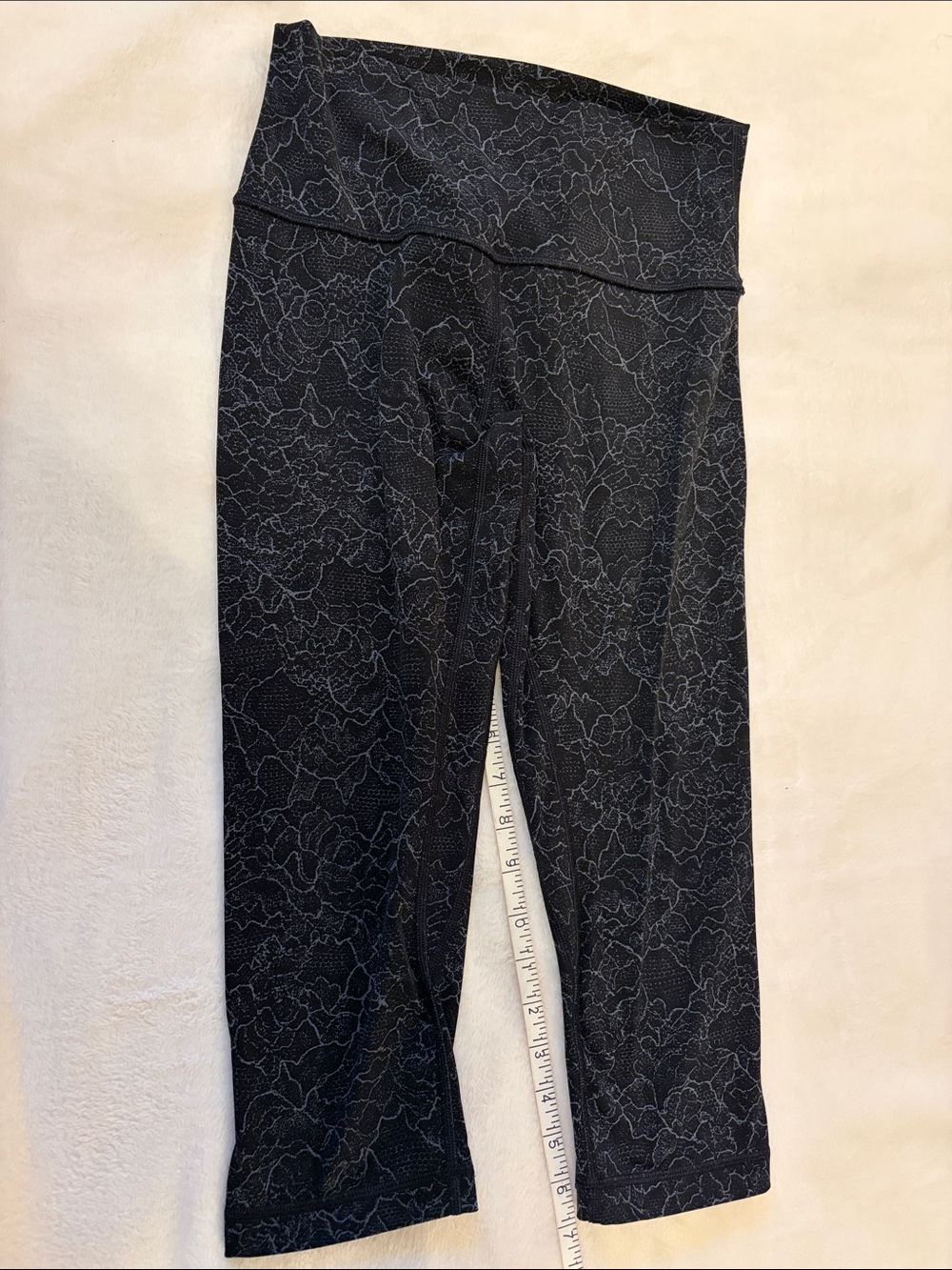 Lululemon Align Crop Leggings 19" Lacescape Dark Cast Black size 6